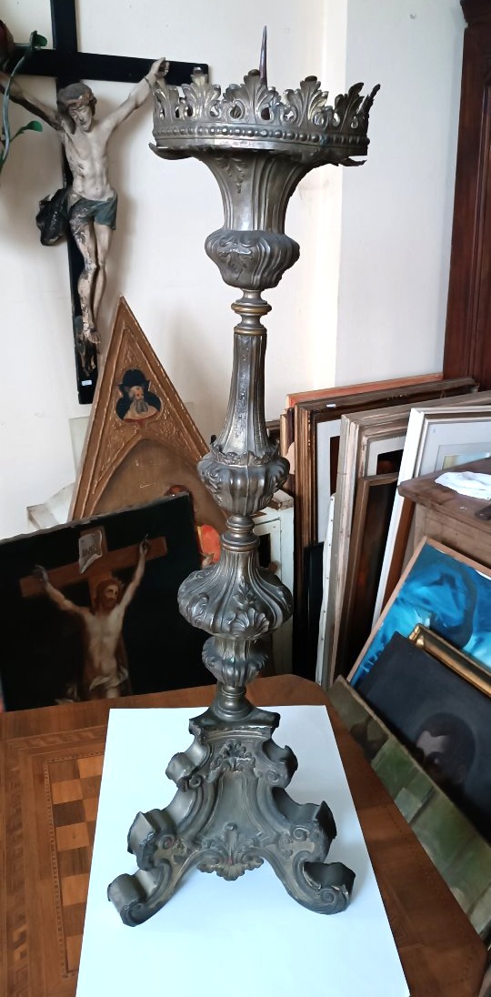 Grande candeliere antico in bronzo lamierino argentato XVIII secolo