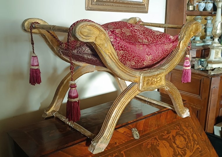 sgabello in legno dorato impero