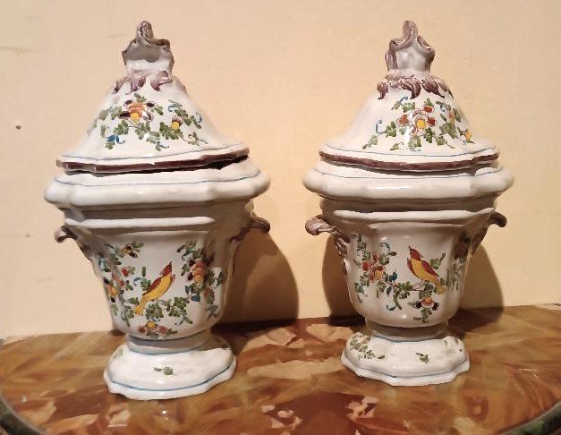 Coppia di vasi in maiolica decorata XVIII secolo -photo-2