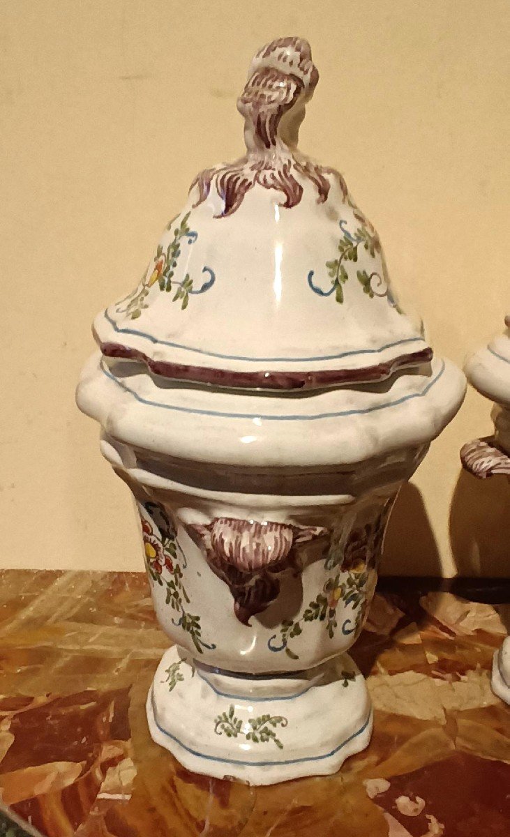 Coppia di vasi in maiolica decorata XVIII secolo -photo-4