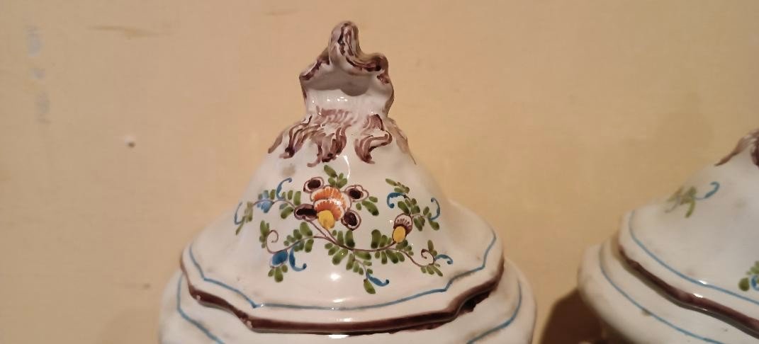 Coppia di vasi in maiolica decorata XVIII secolo -photo-6