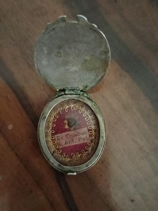 Antico reliquiario in argento con reliquia sant'antonio da padova