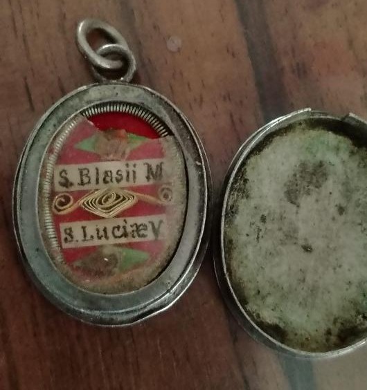 Antico reliquiario in argento con reliquia san biagio e santa lucia