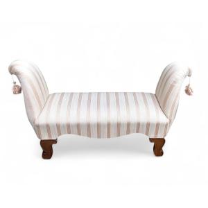  panca scendiletto in legno lavorato e sagomato imbottita con elegante stoffa 
