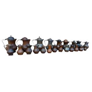 RARA collezione di 22 brocche/brocche antiche in rame  del XVIII/XIX secolo