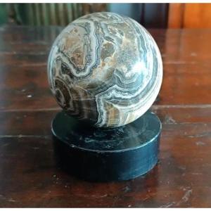 sfera in marmo anni 40 con base