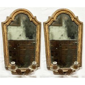 Coppia di cornici per specchi da parete antiche in legno dorato, XVIII secolo.