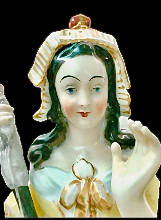 Veilleuse tisaniera in porcellana raffigurante figura femminile filandera.Francia.-photo-2