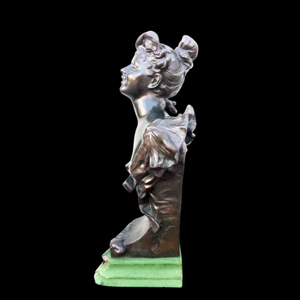 Scultura in bronzo busto femminile.Siglato: la Grieuse.Autore: Hippolyte Moureau.-photo-2