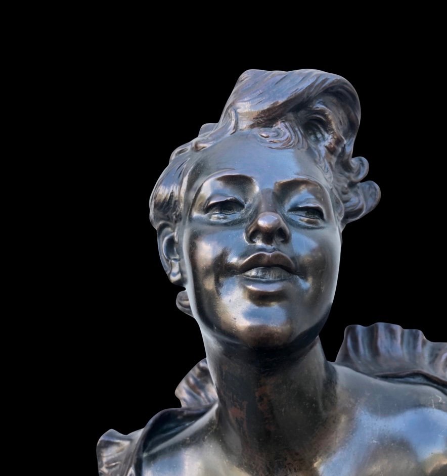 Scultura in bronzo busto femminile.Siglato: la Grieuse.Autore: Hippolyte Moureau.-photo-3