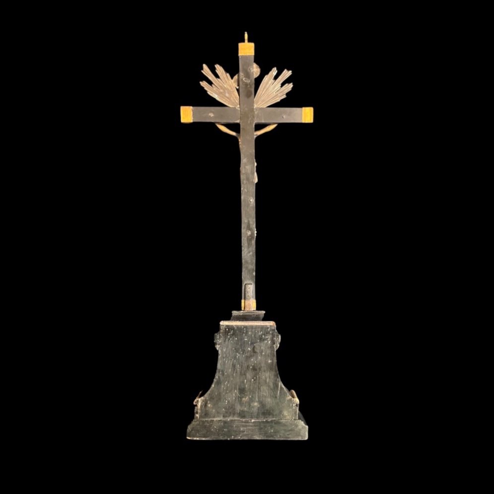 Crocifisso in bronzo con modanature in argento e croce con base in ebano.-photo-4