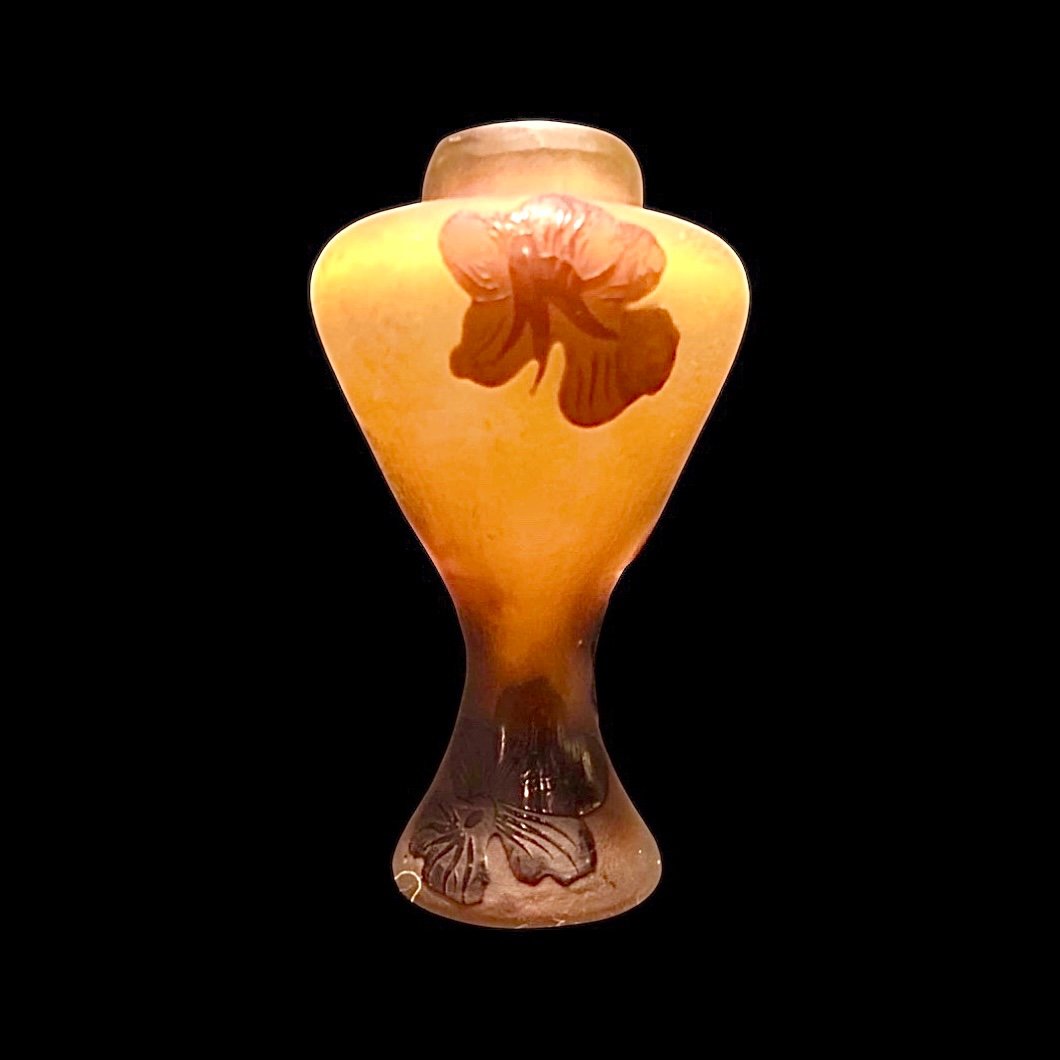 Vasetto in vetro incamiciato lavorato all’acido con decoro floreale art nouveau.Galle’-photo-2