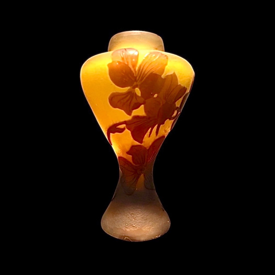 Vasetto in vetro incamiciato lavorato all’acido con decoro floreale art nouveau.Galle’-photo-3