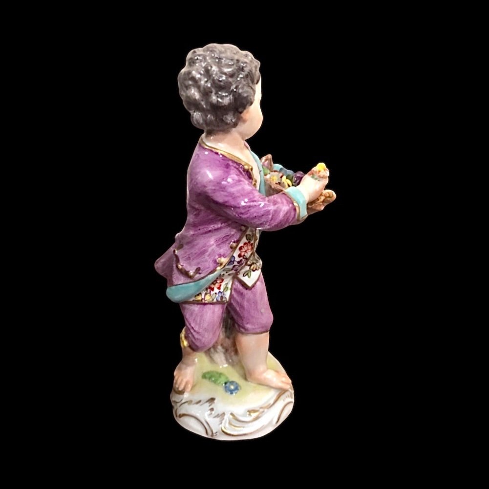 Figurina in porcellana di Meissen,bimbo con cesto di fiori.-photo-3