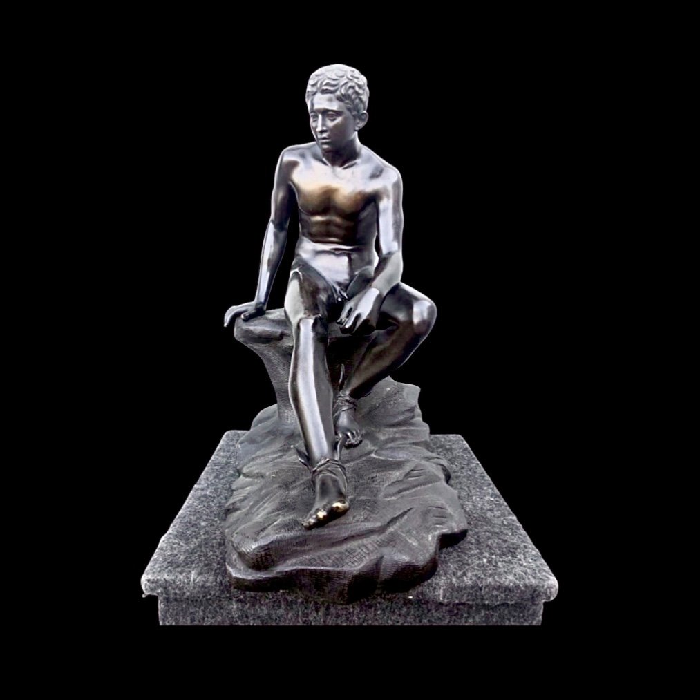 Scultura in bronzo raffigurante Mercurio seduto.-photo-2