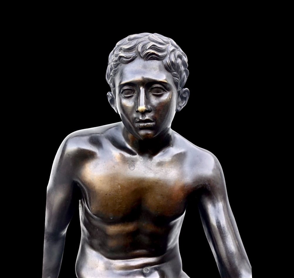 Scultura in bronzo raffigurante Mercurio seduto.-photo-1