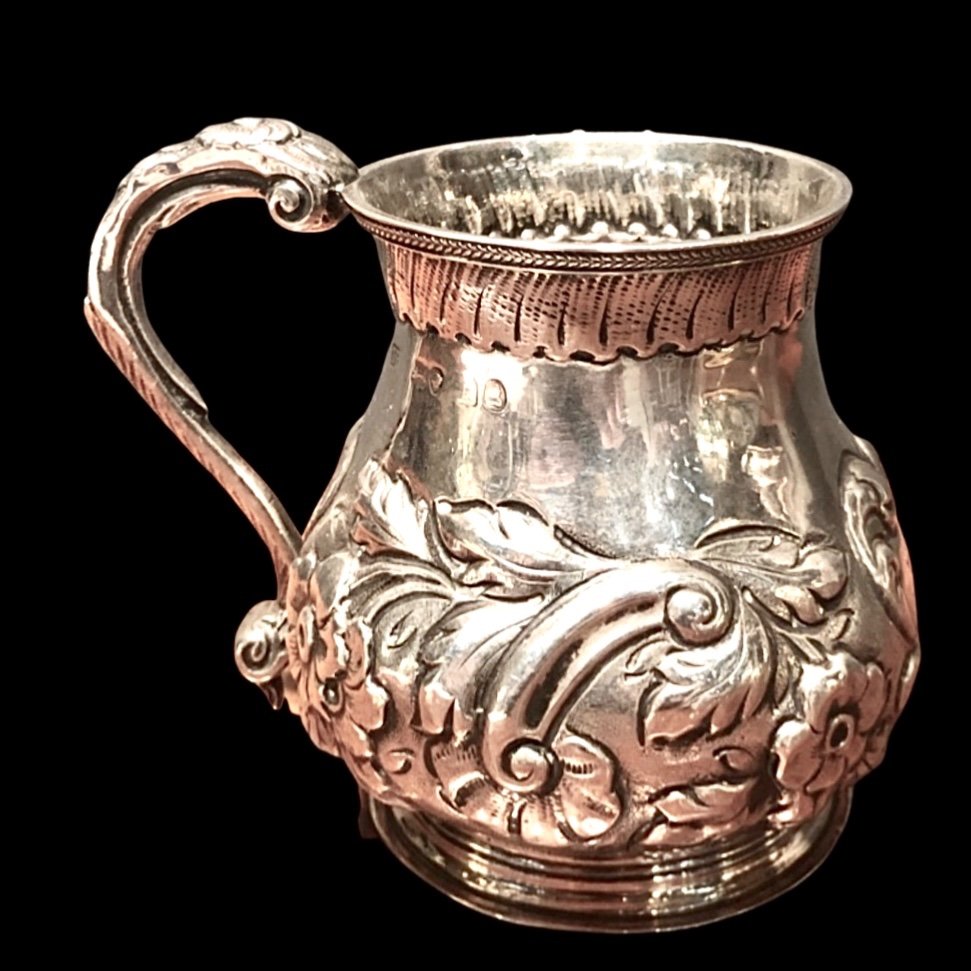 Bicchiere in argento sblazato con motivi floreali e rocaille.Londra 1860.-photo-3