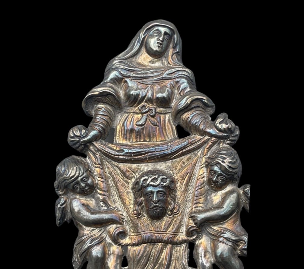 Acquasantiera in argento sbalzato raffigurante Santa Veronica -photo-2