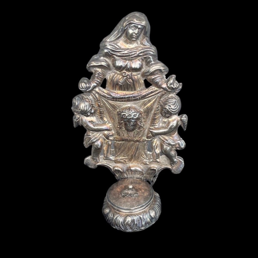 Acquasantiera in argento sbalzato raffigurante Santa Veronica -photo-2
