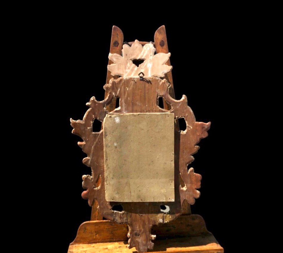 Specchiera in legno scolpito con motivi vegetali, rocaille e foglia oro.Venezia.-photo-1