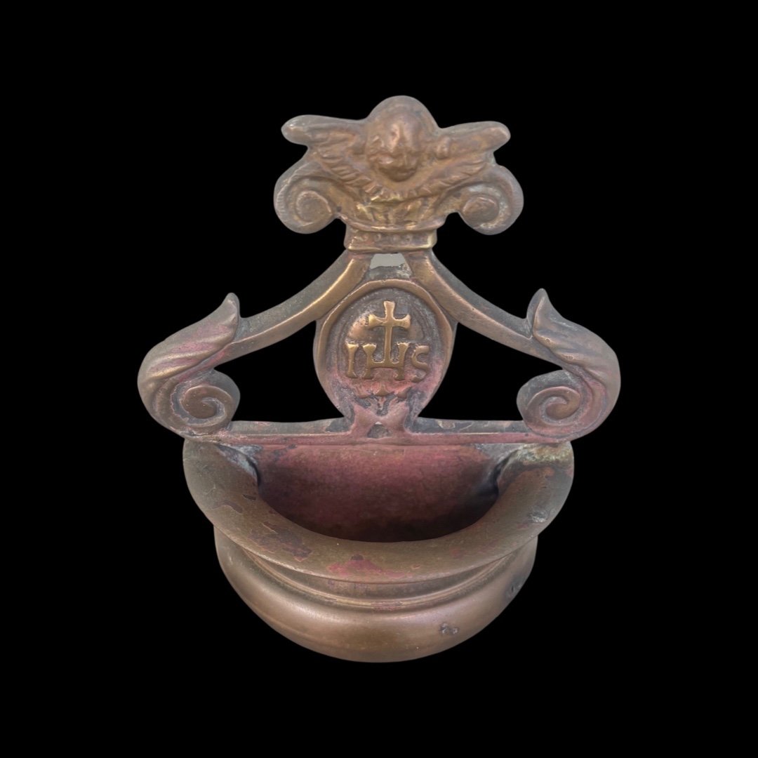 Acquasantiera in bronzo con vaschetta a bordo estroflesso,prese a ricciolo e cherubino-photo-2