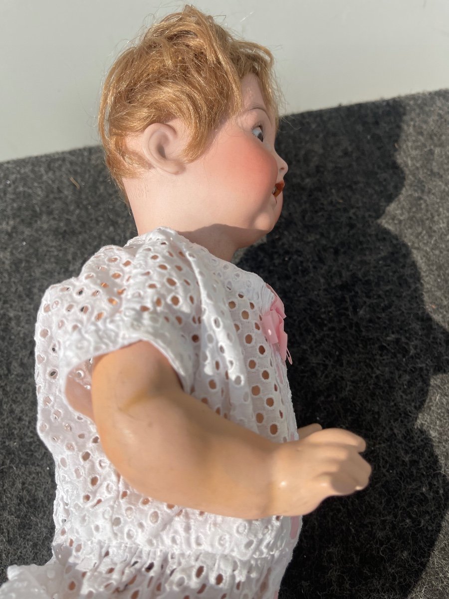 Bambola con testa in bisquit, occhi mobili e corpo in cartapesta.Firma Heuback,Germania.-photo-3