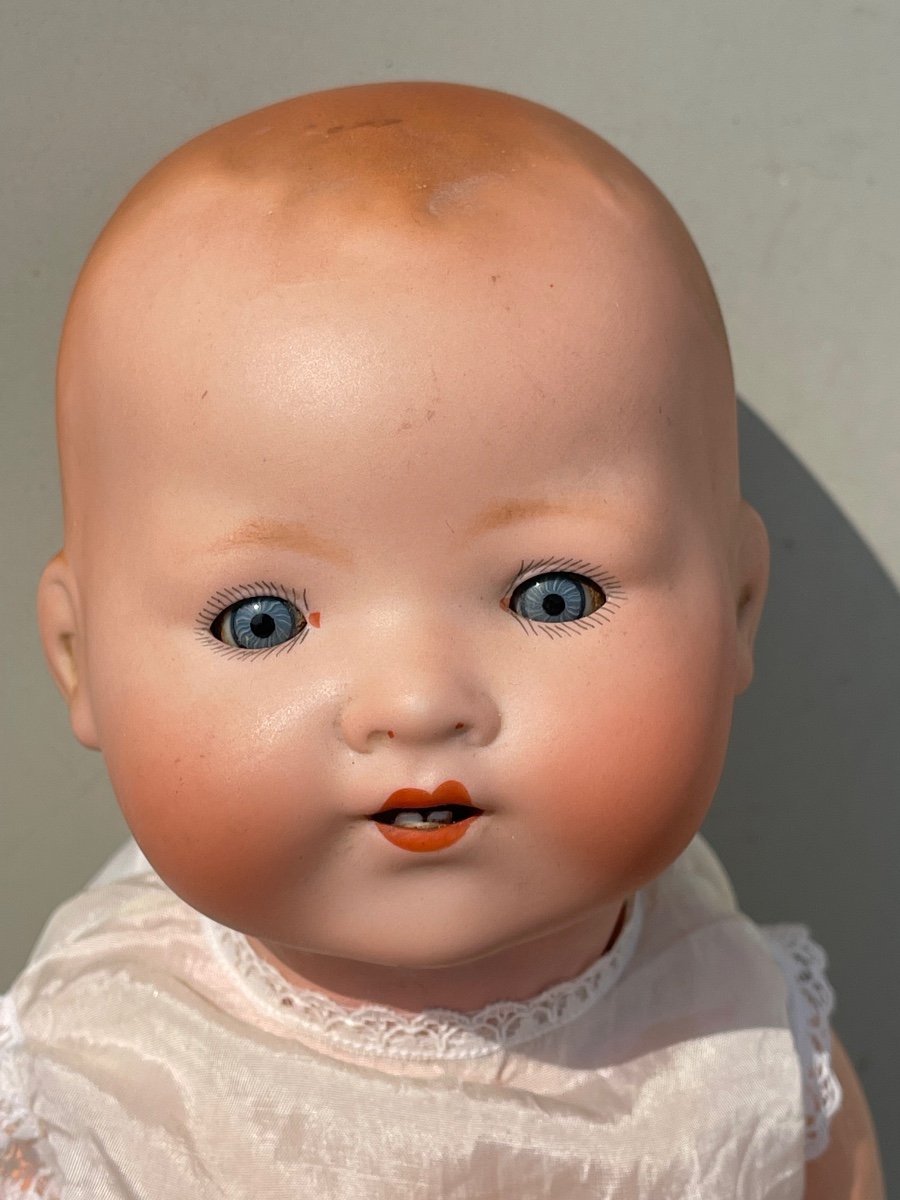 Bambola bebe'caractère con testa in bisquit, occhi mobili e corpo in cartapesta.-photo-2