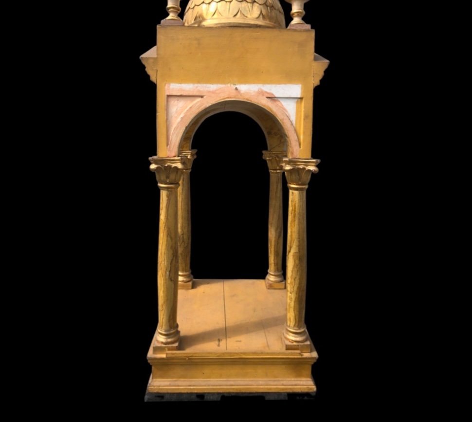 Tempietto-tabernacolo in legno dorato e marmorizzato.-photo-2