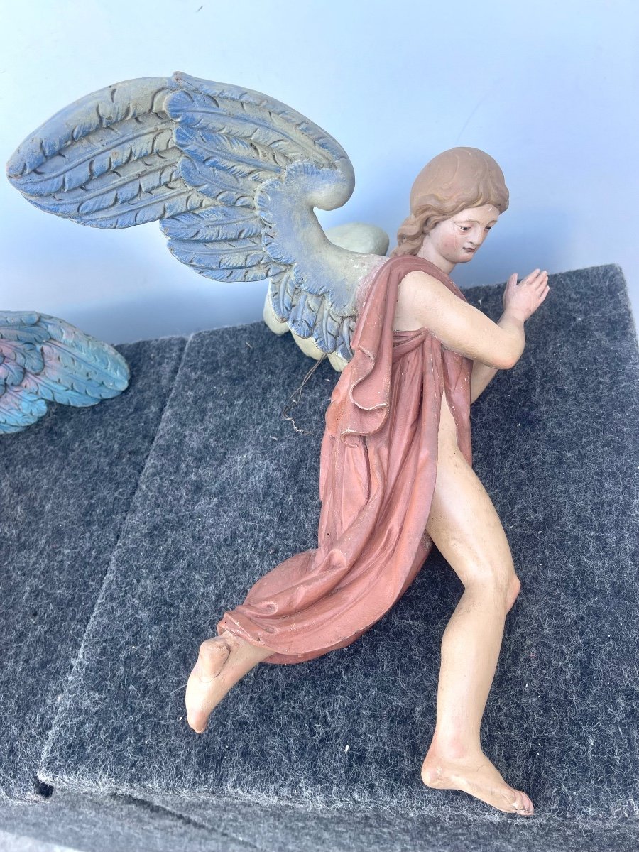Coppia di angeli policromi a figura intera in legno scolpito e dipinto.Occhi in vetro.Liguria.-photo-6