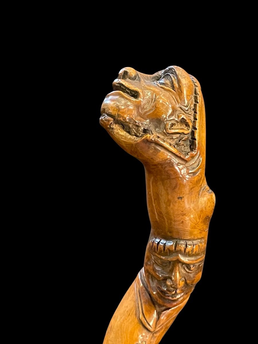 Bastone popolare in legno di bosso con due figure grottesche e serpente.-photo-1