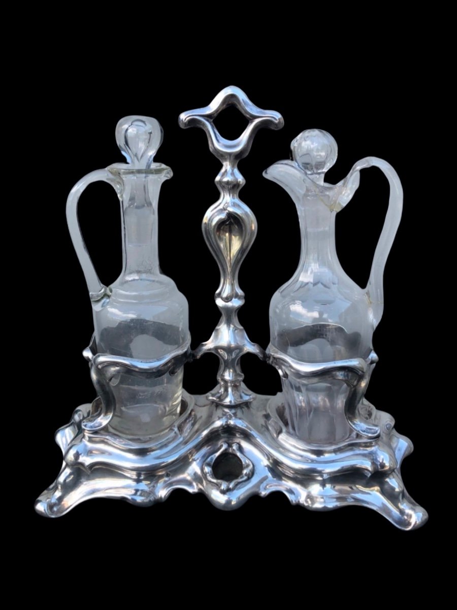 Oliera in argento sbalzato con motivi art nouveau.Punzone Minerva.Francia.