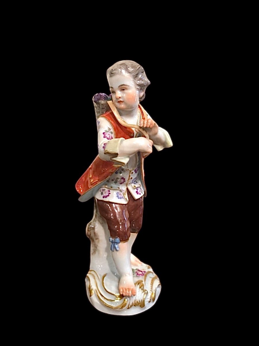 Statuina in porcellana con figura maschile con cesto.Meissen.-photo-2
