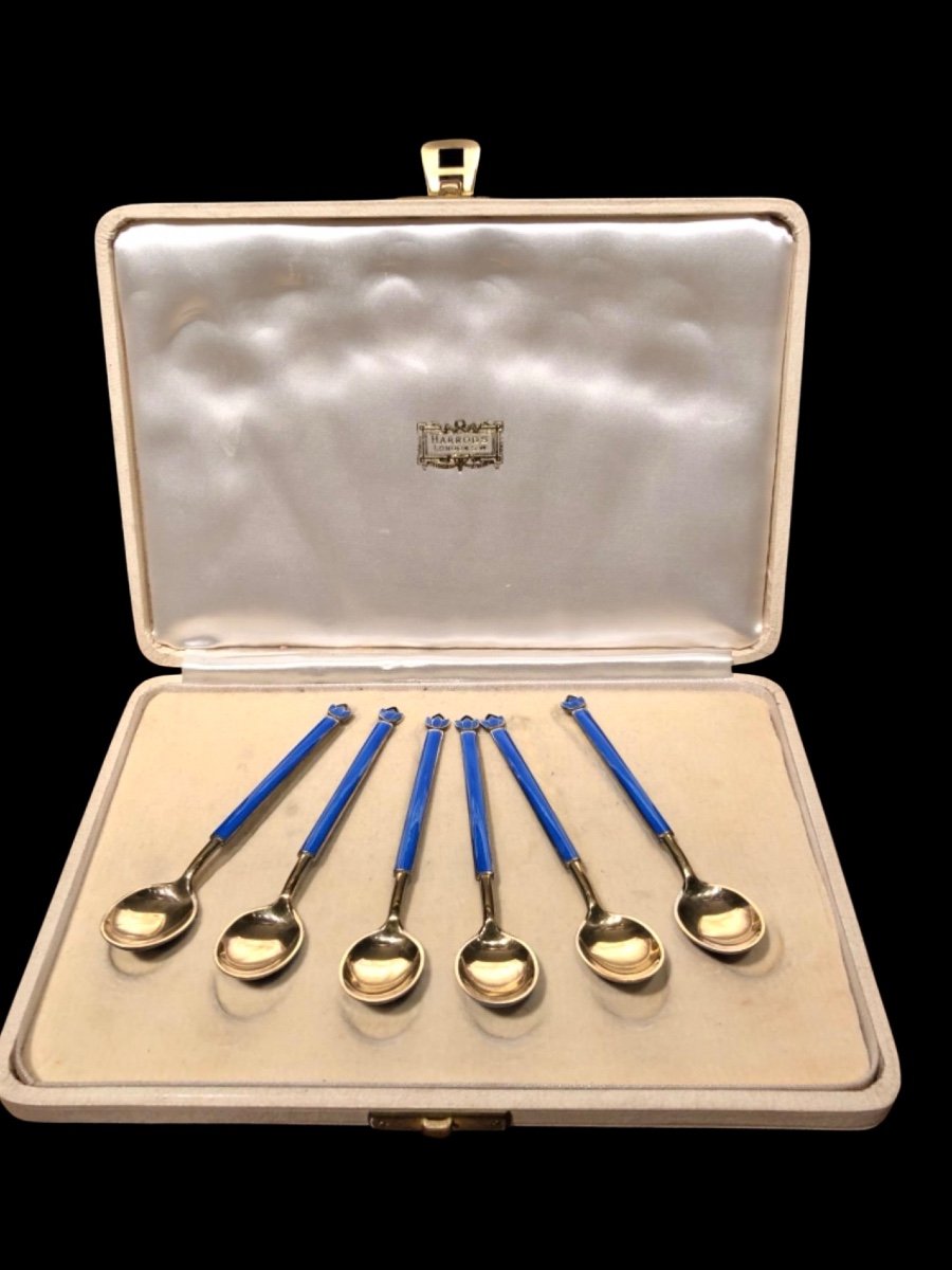 Set di cucchiaini in argento vermeille e smalti. Norvegia.Argento a titolo alto (925).