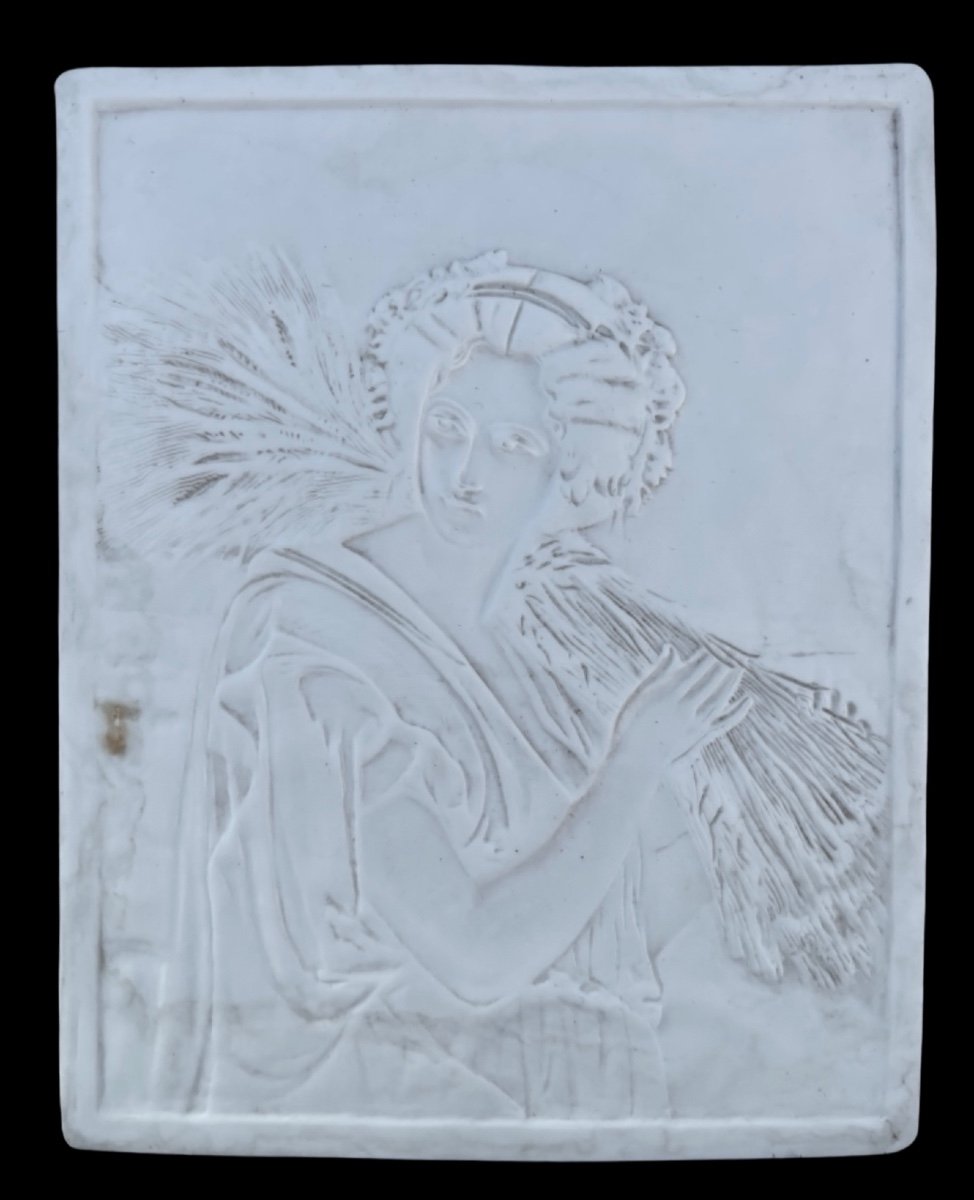 Litofania in porcellana bisquit con bassorilievo raffigurante figura femminile-photo-2