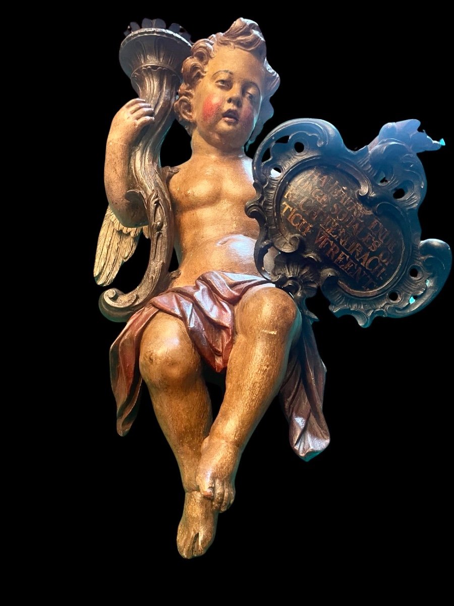 Scultura in legno policromo raffigurante un angelo con torcia portacandela e scudo rocaille -photo-2