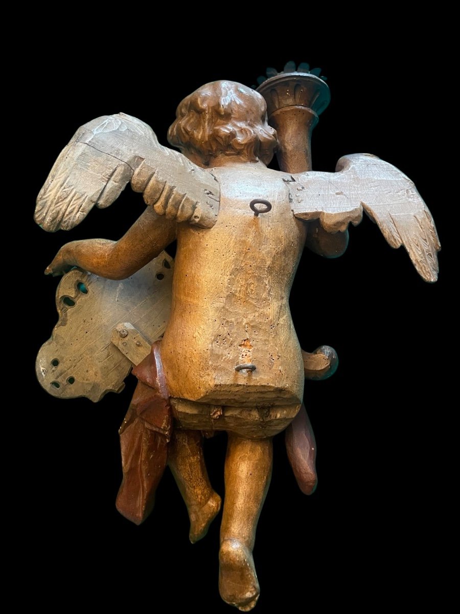 Scultura in legno policromo raffigurante un angelo con torcia portacandela e scudo rocaille -photo-3