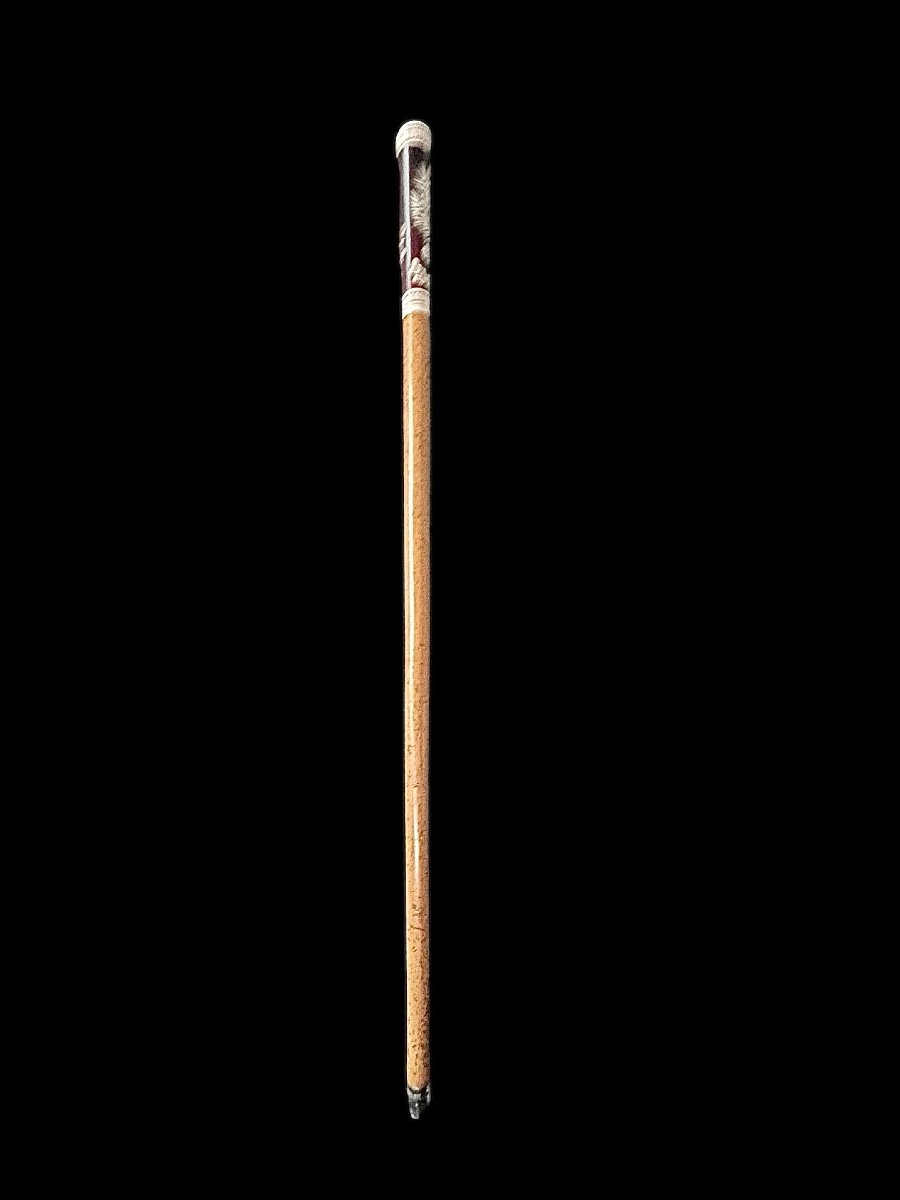 Bastone con pomolo lungo in avorio inciso e dipinto con scena neoclassica -photo-1