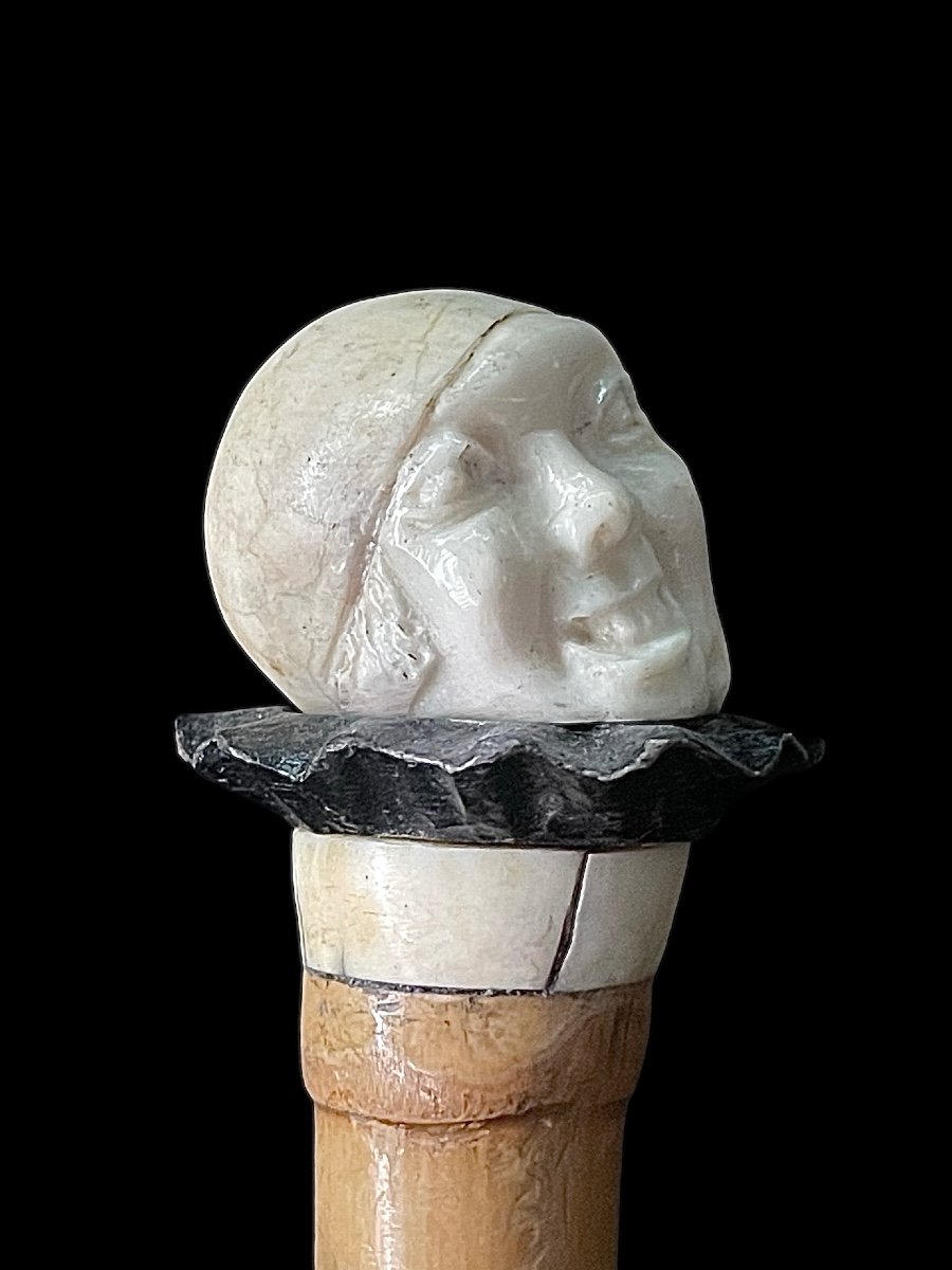 bastone con pomolo in avorio e ebano raffigurante testa di Pierrot con espressione  grottesca.-photo-3