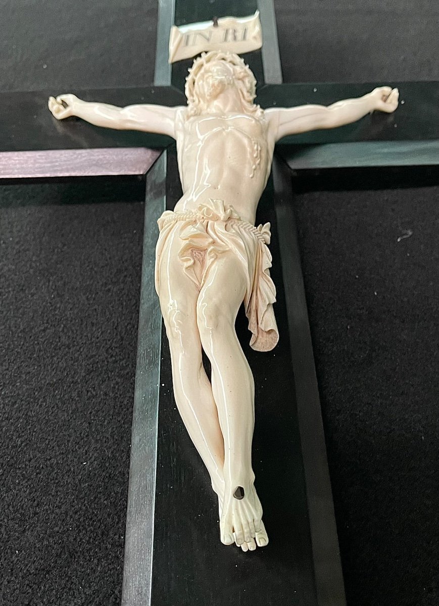 Cristo in avorio su croce in legno di ebano.-photo-3