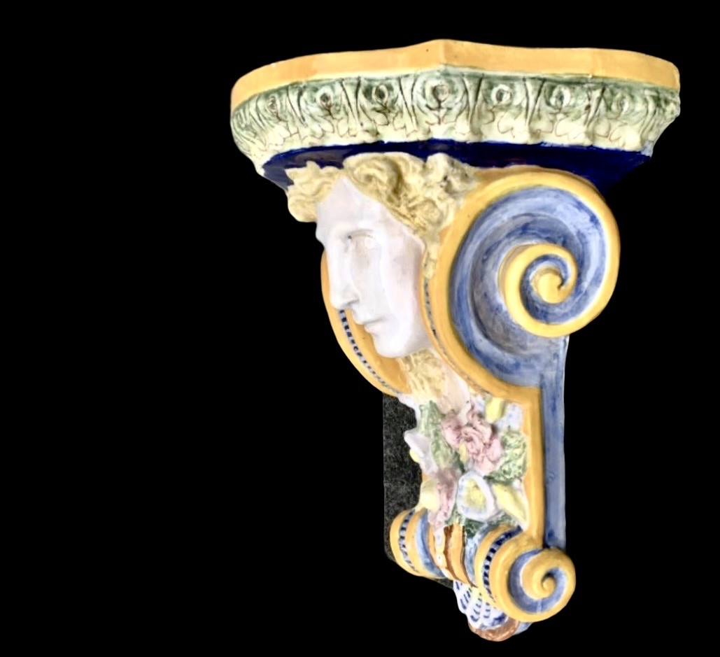 Mensola in maiolica con volto neoclassico e motivi floreali e geometrici in rilievo..Minardi-photo-4