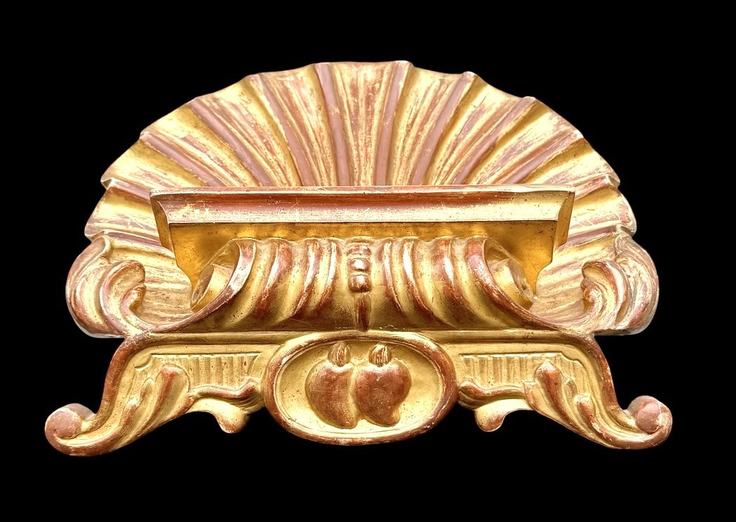 Leggio a forma di conchiglia in legno intagliato e dorato con motivi rocaille. -photo-3