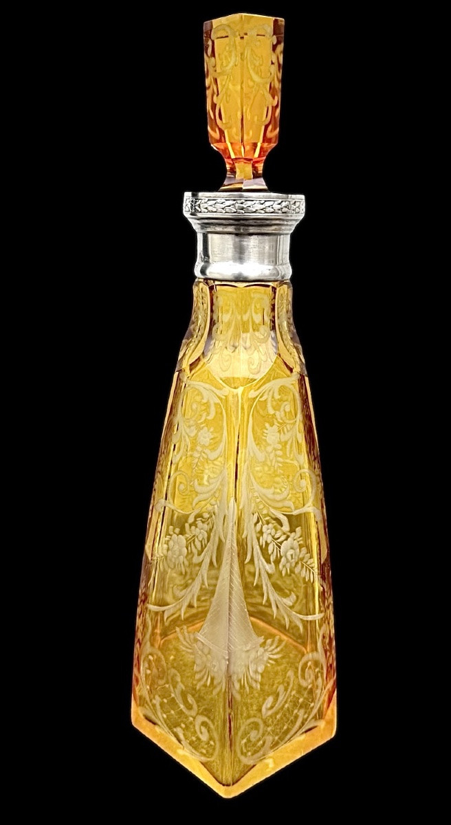 Bottiglia in cristallo incamiciata  a sezione esagonale con molature a soggetto floreale -photo-4