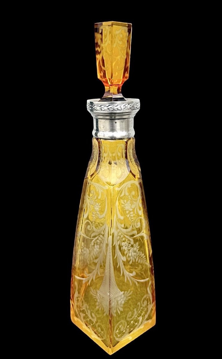 Bottiglia in cristallo incamiciata  a sezione esagonale con molature a soggetto floreale -photo-2