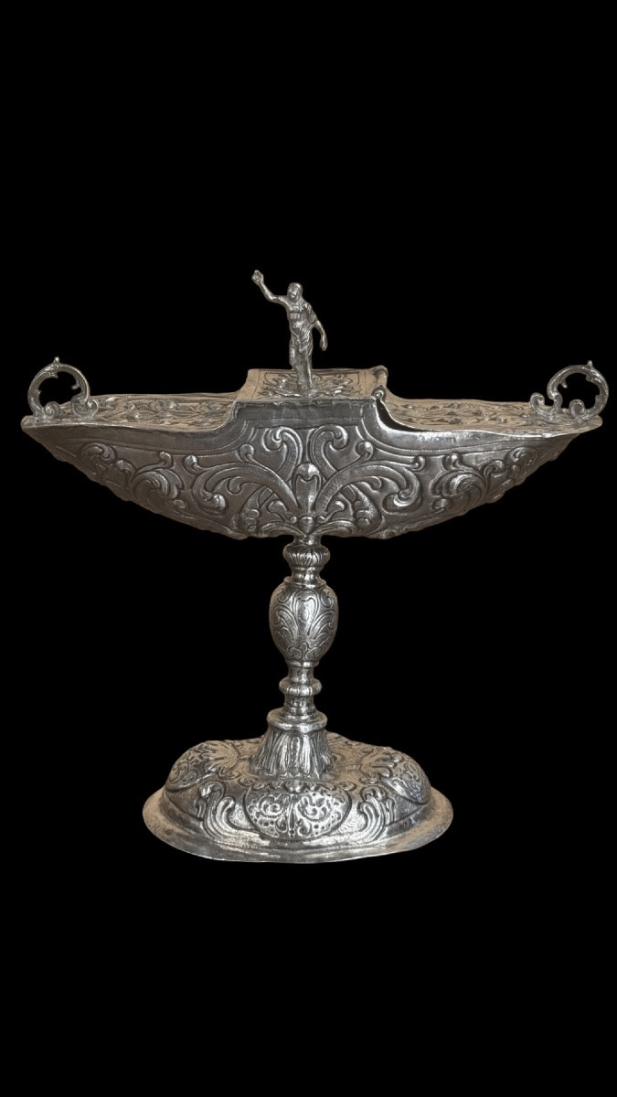 Navicella porta incenso in argento sbalzato a festoni di foglie e volute.-photo-3