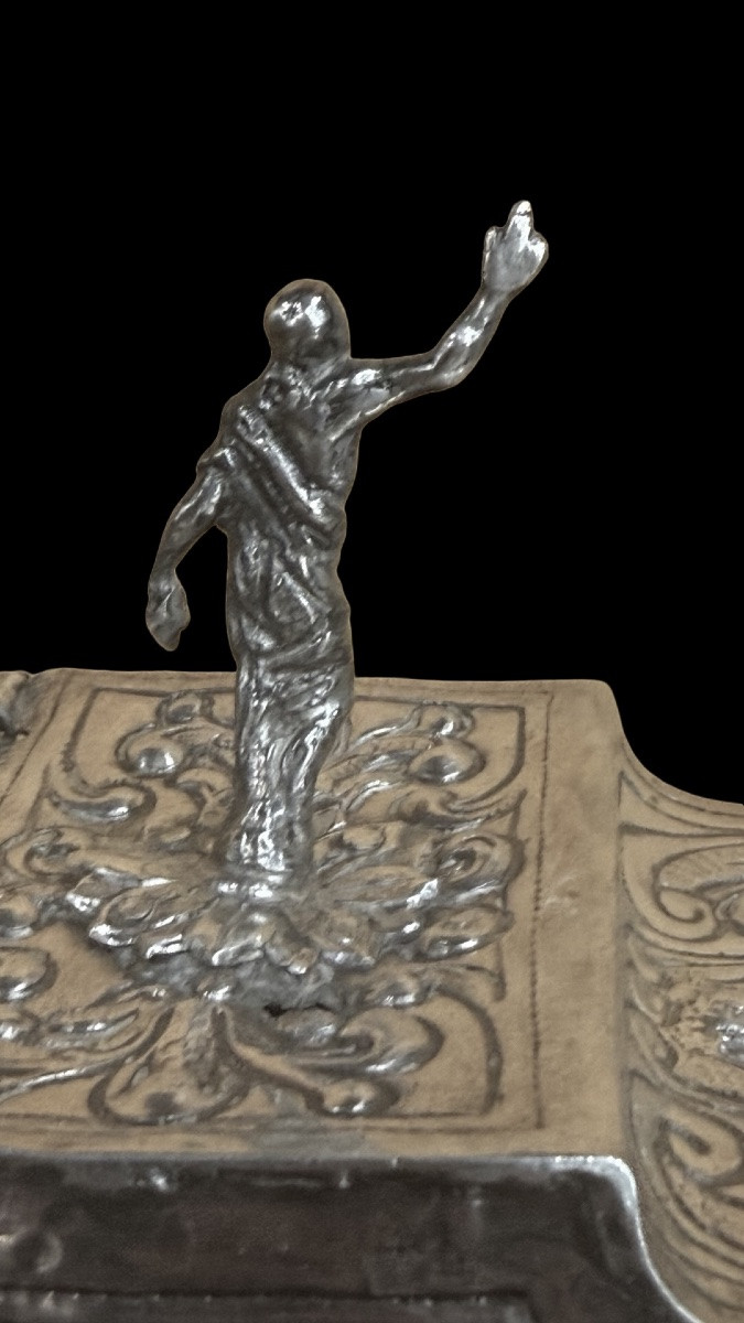 Navicella porta incenso in argento sbalzato a festoni di foglie e volute.-photo-4