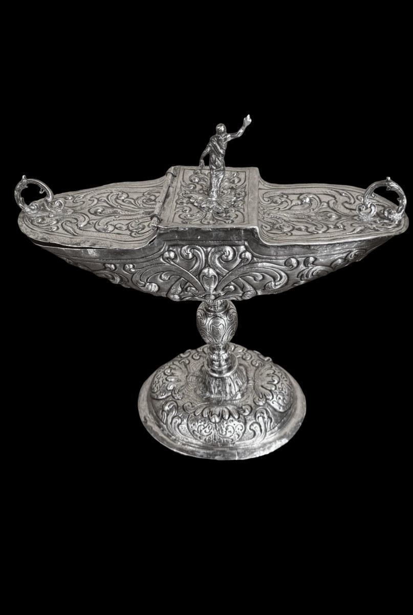 Navicella porta incenso in argento sbalzato a festoni di foglie e volute.-photo-5
