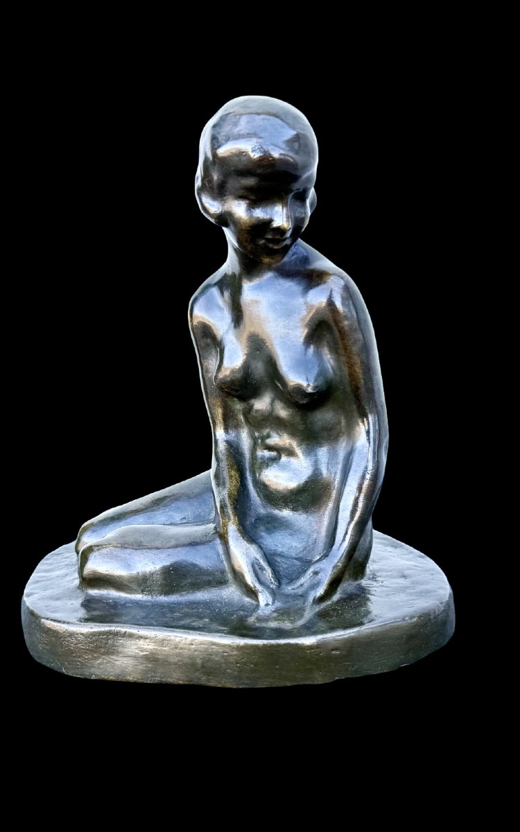 Scultura in bronzo raffigurante nudo femminile seduto.Francia.Firmata 