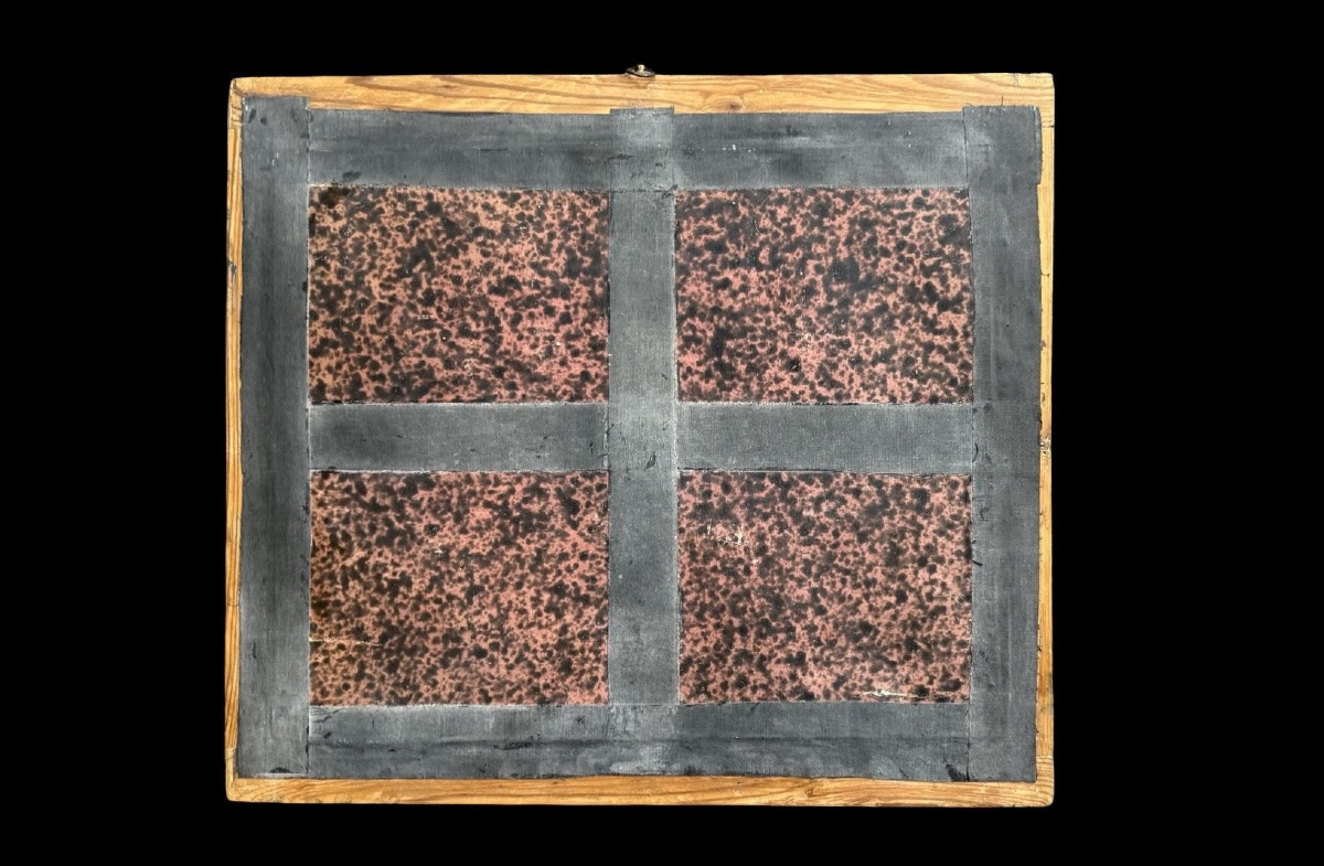 Quadro reliquiario con composizione in legno traforato in rilievo con putti e motivi vegetali.-photo-2