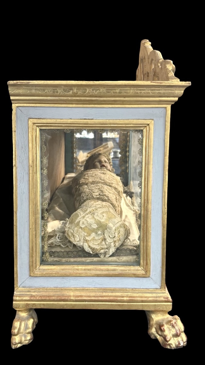 Scultura in cera Gesu’bambino  entro teca originale .Occhi in vetro e capelli naturali. -photo-2