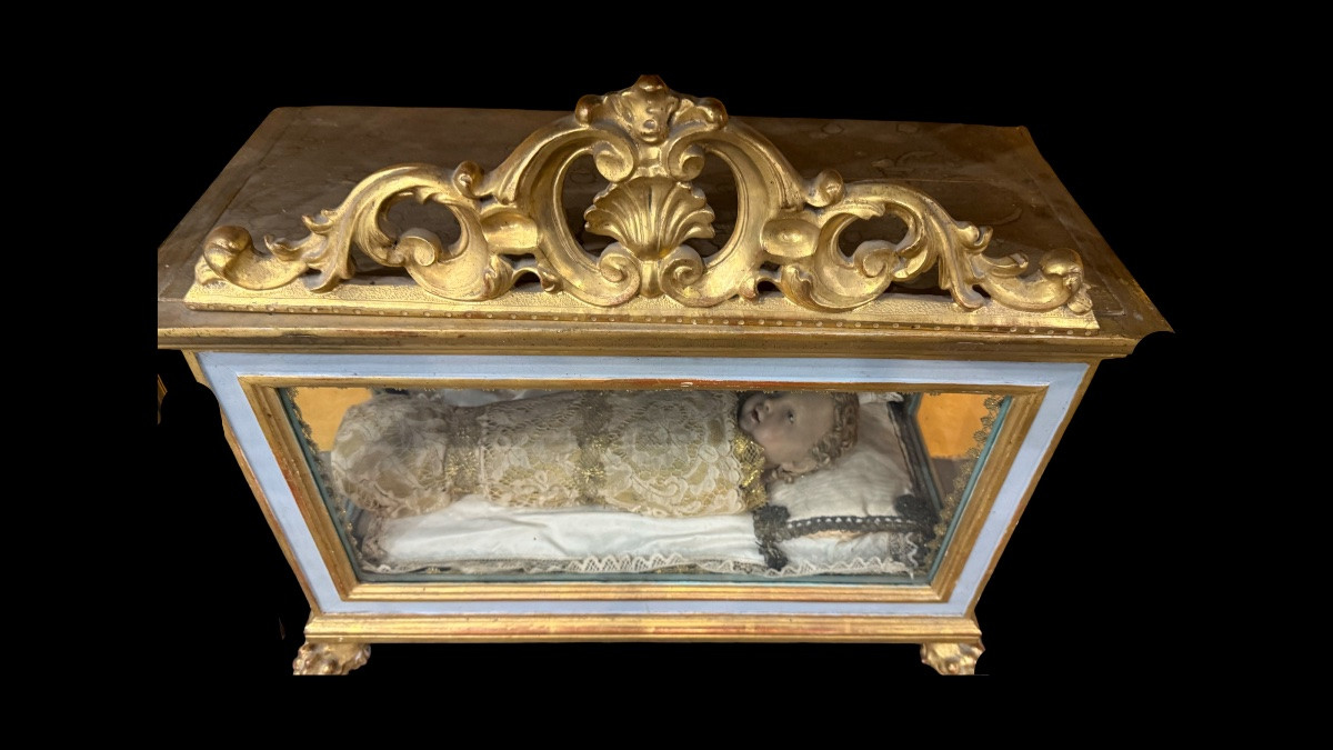 Scultura in cera Gesu’bambino  entro teca originale .Occhi in vetro e capelli naturali. -photo-1